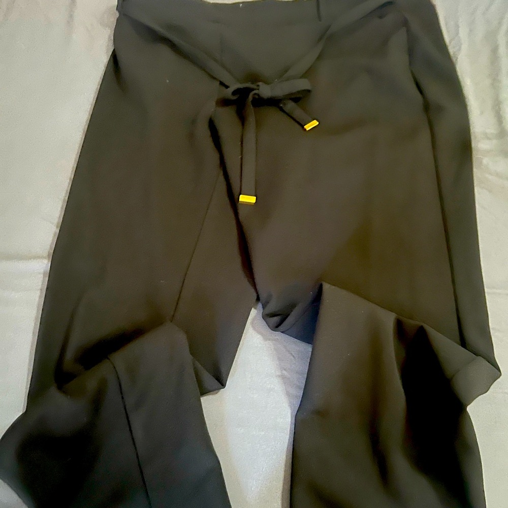 Black dress pants- great condition
